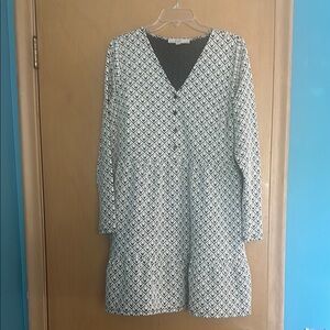 LOFT Back and white dress with Full-Length Sleeves.